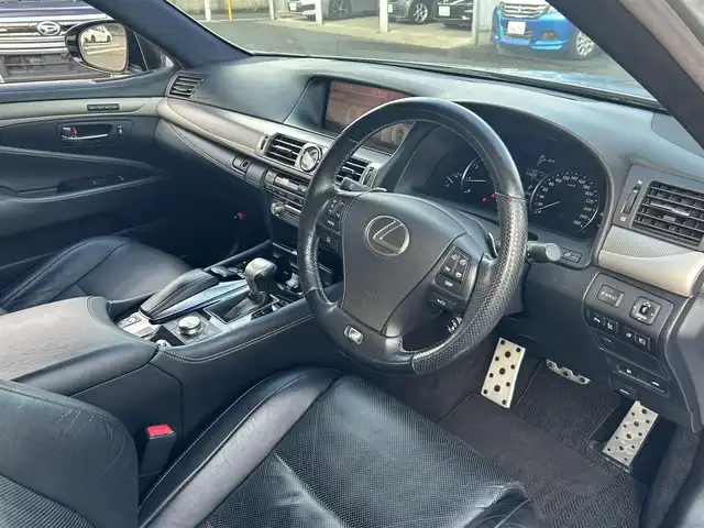 レクサス ＬＳ 460 Fスポーツ 東京都 2013(平25)年 15万km ソニックシルバー 純正フルセグTVナビ/(Bluetooth/AUX/USB)/純正19インチアルミホイール/純正フロアマット/サンルーフ/パワーシート（前席）/ビルトインETC/電子制御エアサスペンション/ドライブレコーダー（前）/SNOWモード/クルーズコントロール/レザーシート/エアシート（前席）/ドアバイザー/パドルシフト/ハンドルヒーター/横滑り防止装置/オートライト/オートマチックハイビーム/コーナーセンサー（前後）/衝突被害軽減システム/スマートキー/保証書/取説書