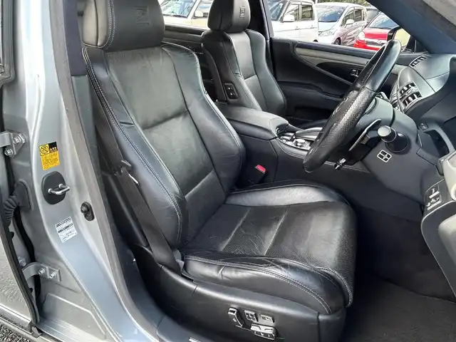 レクサス ＬＳ 460 Fスポーツ 東京都 2013(平25)年 15万km ソニックシルバー 純正フルセグTVナビ/(Bluetooth/AUX/USB)/純正19インチアルミホイール/純正フロアマット/サンルーフ/パワーシート（前席）/ビルトインETC/電子制御エアサスペンション/ドライブレコーダー（前）/SNOWモード/クルーズコントロール/レザーシート/エアシート（前席）/ドアバイザー/パドルシフト/ハンドルヒーター/横滑り防止装置/オートライト/オートマチックハイビーム/コーナーセンサー（前後）/衝突被害軽減システム/スマートキー/保証書/取説書