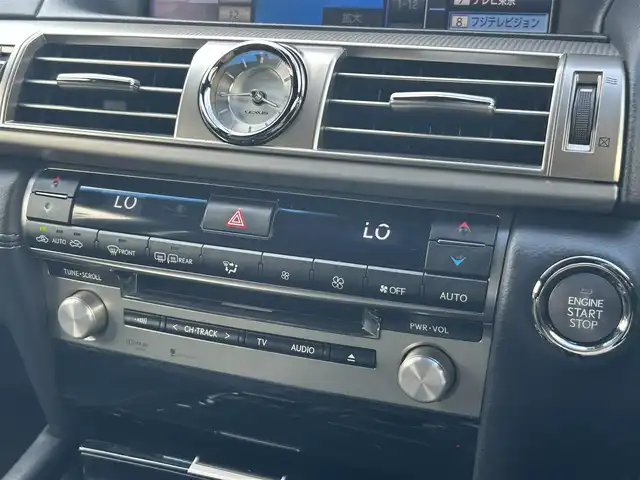 レクサス ＬＳ 460 Fスポーツ 東京都 2013(平25)年 15万km ソニックシルバー 純正フルセグTVナビ/(Bluetooth/AUX/USB)/純正19インチアルミホイール/純正フロアマット/サンルーフ/パワーシート（前席）/ビルトインETC/電子制御エアサスペンション/ドライブレコーダー（前）/SNOWモード/クルーズコントロール/レザーシート/エアシート（前席）/ドアバイザー/パドルシフト/ハンドルヒーター/横滑り防止装置/オートライト/オートマチックハイビーム/コーナーセンサー（前後）/衝突被害軽減システム/スマートキー/保証書/取説書