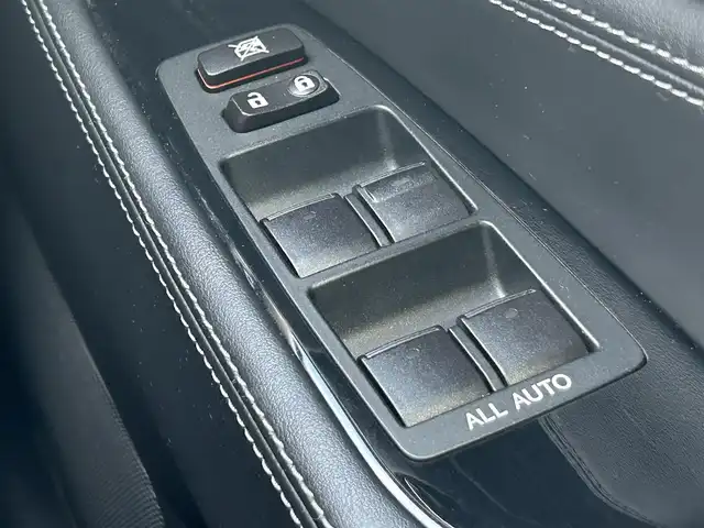 レクサス ＬＳ 460 Fスポーツ 東京都 2013(平25)年 15万km ソニックシルバー 純正フルセグTVナビ/(Bluetooth/AUX/USB)/純正19インチアルミホイール/純正フロアマット/サンルーフ/パワーシート（前席）/ビルトインETC/電子制御エアサスペンション/ドライブレコーダー（前）/SNOWモード/クルーズコントロール/レザーシート/エアシート（前席）/ドアバイザー/パドルシフト/ハンドルヒーター/横滑り防止装置/オートライト/オートマチックハイビーム/コーナーセンサー（前後）/衝突被害軽減システム/スマートキー/保証書/取説書