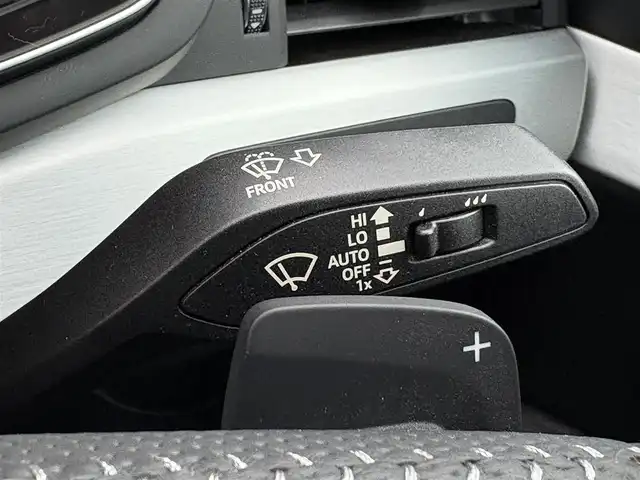 アウディ Ａ４ 2．0 TFSI クワトロ 大分県 2017(平29)年 4.5万km 黒 ・ナビ(CD/DVD/SD/USB/AUX)/・バックカメラ/・フルセグテレビ/・衝突軽減ブレーキ/・コーナーセンサー/・レーダークルーズコントロール/・パワーシート/・シートヒーター/・ブレーキホールド/・パーキングアシスト/・パドルシフト/・置くだけ充電/・インナーミラー型ドライブレコーダー/・ETC/・純正アルミホイール
