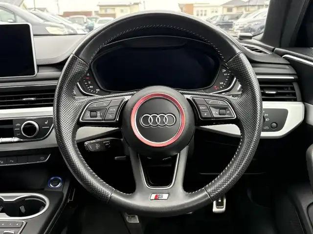 アウディ Ａ４ 2．0 TFSI クワトロ 大分県 2017(平29)年 4.5万km 黒 ・ナビ(CD/DVD/SD/USB/AUX)/・バックカメラ/・フルセグテレビ/・衝突軽減ブレーキ/・コーナーセンサー/・レーダークルーズコントロール/・パワーシート/・シートヒーター/・ブレーキホールド/・パーキングアシスト/・パドルシフト/・置くだけ充電/・インナーミラー型ドライブレコーダー/・ETC/・純正アルミホイール