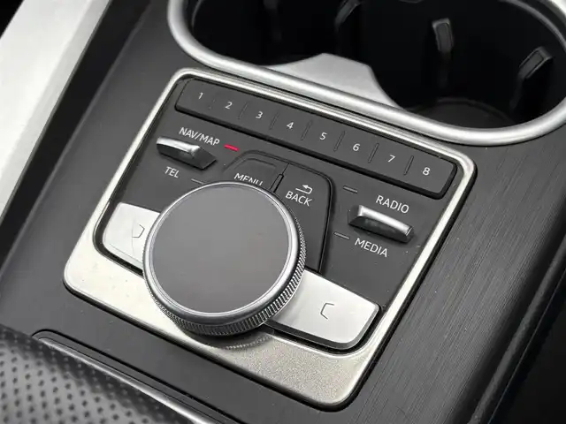 アウディ Ａ４ 2．0 TFSI クワトロ 大分県 2017(平29)年 4.5万km 黒 ・ナビ(CD/DVD/SD/USB/AUX)/・バックカメラ/・フルセグテレビ/・衝突軽減ブレーキ/・コーナーセンサー/・レーダークルーズコントロール/・パワーシート/・シートヒーター/・ブレーキホールド/・パーキングアシスト/・パドルシフト/・置くだけ充電/・インナーミラー型ドライブレコーダー/・ETC/・純正アルミホイール
