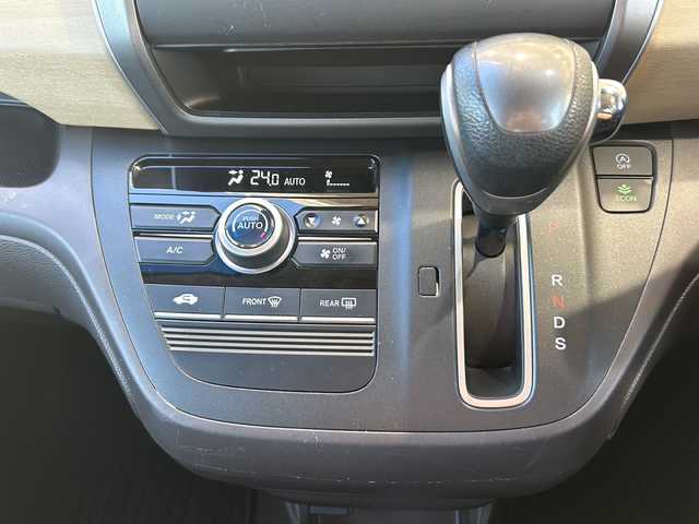 ホンダ フリード G ホンダセンシング 静岡県 2016(平28)年 5.2万km コバルトブルーパール 純正メモリナビ/・CD/・DVD/・フルセグＴＶ/・Bluetooth/・AM/・FM/主要装備/・両側パワスラ/・衝突軽減/・レーンキープ/・追従クルコン/・バックカメラ/・ETC/・LEDヘッドライト/・オートライト/・ステリモ/・スマートキー/・プッシュスタート/・純正フロアマット/・レザー調シートカバー