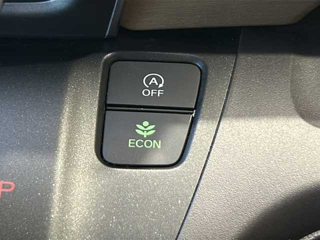 ホンダ フリード G ホンダセンシング 静岡県 2016(平28)年 5.2万km コバルトブルーパール 純正メモリナビ/・CD/・DVD/・フルセグＴＶ/・Bluetooth/・AM/・FM/主要装備/・両側パワスラ/・衝突軽減/・レーンキープ/・追従クルコン/・バックカメラ/・ETC/・LEDヘッドライト/・オートライト/・ステリモ/・スマートキー/・プッシュスタート/・純正フロアマット/・レザー調シートカバー