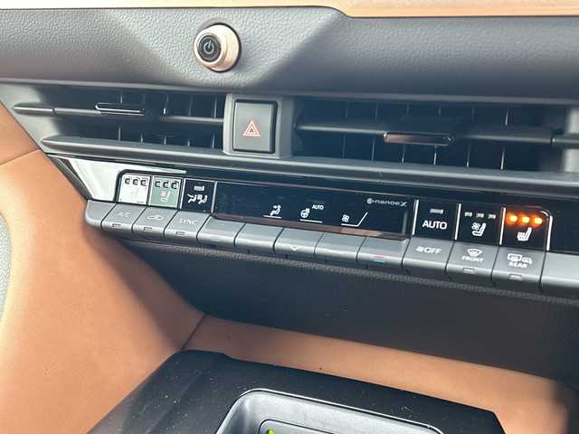 トヨタ クラウン スポーツ Z 愛媛県 2024(令6)年 3.2万km ブラック 純正ディスプレイナビ/Bluetooth/USB/フルセグ/HDMI/デジタルインナーミラー/トヨタセーフティセンス/ベンチレーション/ステアリングヒーター/前席パワーシート/メモリーシート/パワーバックドア/置くだけ充電/クルーズコントロール追従あり/モデリスタフルエアロ/BSM/LED/フォグランプ/４WD