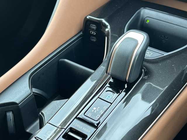 トヨタ クラウン スポーツ Z 愛媛県 2024(令6)年 3.2万km ブラック 純正ディスプレイナビ/Bluetooth/USB/フルセグ/HDMI/デジタルインナーミラー/トヨタセーフティセンス/ベンチレーション/ステアリングヒーター/前席パワーシート/メモリーシート/パワーバックドア/置くだけ充電/クルーズコントロール追従あり/モデリスタフルエアロ/BSM/LED/フォグランプ/４WD