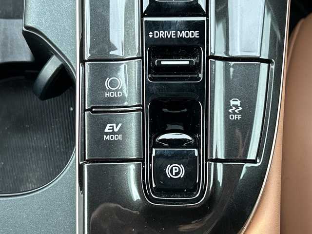 トヨタ クラウン スポーツ Z 愛媛県 2024(令6)年 3.2万km ブラック 純正ディスプレイナビ/Bluetooth/USB/フルセグ/HDMI/デジタルインナーミラー/トヨタセーフティセンス/ベンチレーション/ステアリングヒーター/前席パワーシート/メモリーシート/パワーバックドア/置くだけ充電/クルーズコントロール追従あり/モデリスタフルエアロ/BSM/LED/フォグランプ/４WD