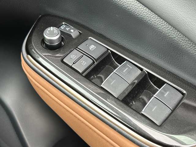 トヨタ クラウン スポーツ Z 愛媛県 2024(令6)年 3.2万km ブラック 純正ディスプレイナビ/Bluetooth/USB/フルセグ/HDMI/デジタルインナーミラー/トヨタセーフティセンス/ベンチレーション/ステアリングヒーター/前席パワーシート/メモリーシート/パワーバックドア/置くだけ充電/クルーズコントロール追従あり/モデリスタフルエアロ/BSM/LED/フォグランプ/４WD