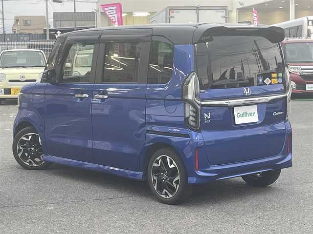 ホンダ Ｎ ＢＯＸ 2トン カスタム G L ホンダセンシング 愛知県 2020(令2)年 1.1万km ブリリアントスポーティブルーメタリック2トーン ワンオーナー/純正SDナビ/　AM/FM/CD/Bluetooth/バックカメラ/純正アルミホイール/純正フロアマット/純正ドアバイザー/衝突被害軽減システム/横滑り防止装置/レーンキープアシスト/レーダーブレーキサポート/追従機能付きクルーズコントロール/ETC/前後ドライブレコーダー/ステアリングスイッチ/パドルシフト/両側パワースライドドア/ハーフレザーシート/シートヒーター（前席）/スペアキー（1本）/保証書/取扱説明書