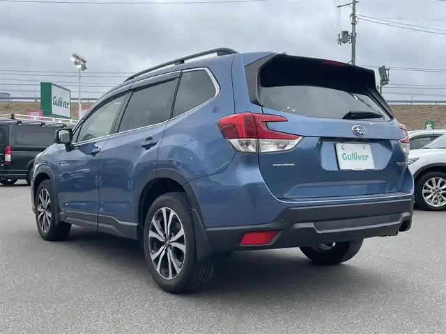 スバル フォレスター プレミアム 青森県 2020(令2)年 3.1万km ホライゾンブルーP ・4WD/・純正フルセグナビTV(CN-LR840DFD)/・CD/DVD/SD/BT/TV/・サイド/バックカメラ/・追従型クルーズコントロール/・衝突被害軽減ブレーキ/・車線逸脱警報/・ブラインドスポットモニター/・横滑り抑制装置/・ルーフレール/・ハーフレザーシート/・全席シートヒーター/・前席パワーシート/・ETC/・パドルシフト/・パドルシフト/・ステアリングヒーター/・電動パーキングブレーキスイッチ/・オートワイパー/・オートライト/・LEDライト/・フォグランプ/・スマートキー/・プッシュスタート/・アイドリングストップ/・純正18インチAW/・ドアバイザー/・純正フロアマット/・スペアキー×1