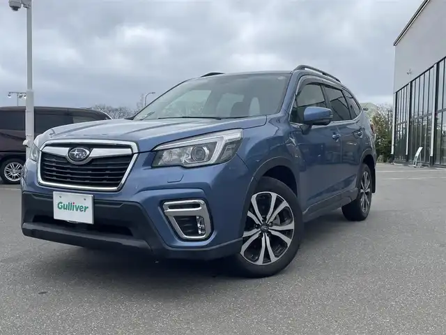 スバル フォレスター プレミアム 青森県 2020(令2)年 3.1万km ホライゾンブルーP ・4WD/・純正フルセグナビTV(CN-LR840DFD)/・CD/DVD/SD/BT/TV/・サイド/バックカメラ/・追従型クルーズコントロール/・衝突被害軽減ブレーキ/・車線逸脱警報/・ブラインドスポットモニター/・横滑り抑制装置/・ルーフレール/・ハーフレザーシート/・全席シートヒーター/・前席パワーシート/・ETC/・パドルシフト/・パドルシフト/・ステアリングヒーター/・電動パーキングブレーキスイッチ/・オートワイパー/・オートライト/・LEDライト/・フォグランプ/・スマートキー/・プッシュスタート/・アイドリングストップ/・純正18インチAW/・ドアバイザー/・純正フロアマット/・スペアキー×1