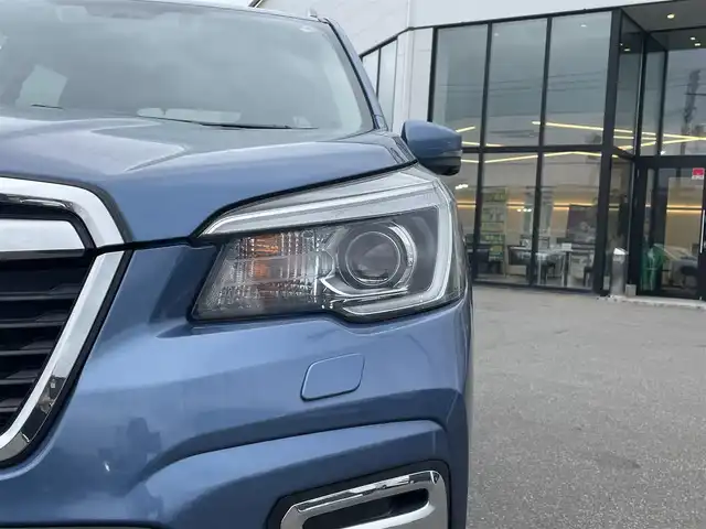 スバル フォレスター プレミアム 青森県 2020(令2)年 3.1万km ホライゾンブルーP ・4WD/・純正フルセグナビTV(CN-LR840DFD)/・CD/DVD/SD/BT/TV/・サイド/バックカメラ/・追従型クルーズコントロール/・衝突被害軽減ブレーキ/・車線逸脱警報/・ブラインドスポットモニター/・横滑り抑制装置/・ルーフレール/・ハーフレザーシート/・全席シートヒーター/・前席パワーシート/・ETC/・パドルシフト/・パドルシフト/・ステアリングヒーター/・電動パーキングブレーキスイッチ/・オートワイパー/・オートライト/・LEDライト/・フォグランプ/・スマートキー/・プッシュスタート/・アイドリングストップ/・純正18インチAW/・ドアバイザー/・純正フロアマット/・スペアキー×1