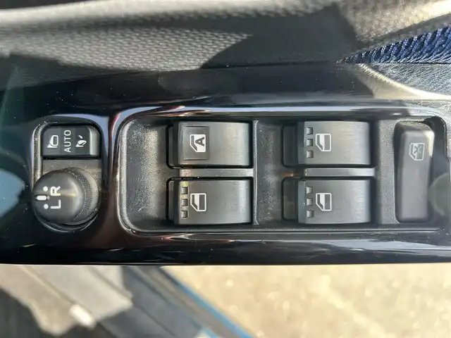 トヨタ タンク カスタムG－T 島根県 2020(令2)年 5.2万km ブラックマイカメタリック/レーザーブルークリスタルシャイン 2トーン 純正SDナビ/（フルセグTV/FM・AM/Bluetooth/CD・DVD/SD）/バックカメラ/両側パワースライドドア/クルーズコントロール/ETC2.0/ドライブレコーダー（前後）/コーナーセンサー（前後）/シートヒーター（D席・N席）/フォグライト/オートライト/オートハイビーム/アイドリングストップ/スマートキー/プッシュスタート/ドアバイザー/シートカバー付き/純正フロアマット/衝突被害軽減システム/横滑り防止装置