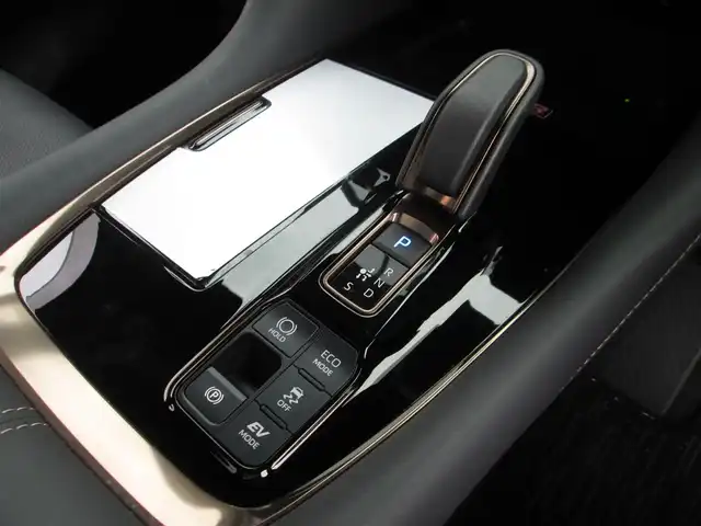 トヨタ アルファードハイブリット Z 千葉県 2024(令6)年 0.2万km プラチナホワイトパールマイカ ワンオーナー/4WD/トヨタセーフティセンス/純正ディスプレイオーディオ(コネクティッドナビ対応)Plus/パノラミックビューモニター(床下透過表示機能付)/純正オーディオ【フルセグTV/BT/USB】/トヨタチームメイト【アドバンストドライブ(渋滞時支援)】/左右独立ムーンルーフ/デジタルインナーミラー/カラーヘッドアップディスプレイ/スペアタイヤ/純正13.2型有機EL後席フリップダウンモニター/LEDヘッドライト&LEDフォグランプ/レーダークルーズコントロール/レーンキープアシスト/BSM/パドルシフト付きウッドコンビステアリング/パワーバックドア/運転席シートメモリ/ステアリングヒーター/1&2列目(シートヒーター/エアシート/パワーシート)/TZ360°ドライブレコーダー/ビルトインETC2.0/純正フロアマット/純正ドアバイザー/取扱説明書/新車時保証書/スペアキー/R7トヨタ整備記録簿