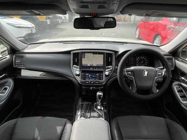 トヨタ クラウン ハイブリッド アスリートS 埼玉県 2016(平28)年 13.1万km ホワイトパールクリスタルシャイン メーカーナビ/【CD/DVD/フルセグ/Bluetooth】/バックカメラ/ETC/コーナーセンサー/プリクラッシュセーフティシステム/レーダークルーズコントロール/パワーシート/シートヒーター/デュアルエアコン/カーテンエアバッグ/スマートキー