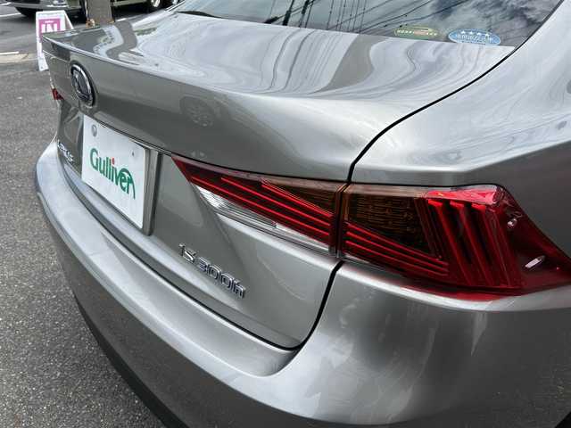 レクサス ＩＳ 300h バージョンL 愛知県 2019(平31)年 6.2万km ソニックチタニウム 純正ナビ/フルセグテレビ/Bluetooth/シートヒーター/エアーシート/純正アルミホイール/パワーシート　D席、助手席/レーダークルーズコントロール/BSM/レザーシート/LDA ステアリング制御機能つき/バックカメラ/クリアランスナー/ステアリングヒーター/オートハイビーム/オートライト/ビルトインETC2.0/ステアリングヒーター/取説、保証書、スペアキー（スマート、カード）