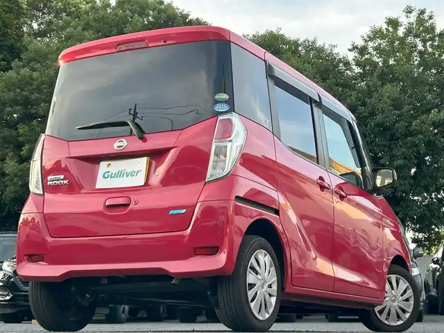 日産 デイズ ルークス X 東京都 2015(平27)年 3.8万km アゼリアピンク 純正SDナビ/・Bluetoothオーディオ/フルセグTV/DVD/アラウンドビューモニター/両側パワースライドドア/ETC/プッシュスタート/取扱説明書/保証書