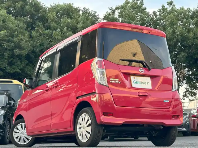 日産 デイズ ルークス X 東京都 2015(平27)年 3.8万km アゼリアピンク 純正SDナビ/・Bluetoothオーディオ/フルセグTV/DVD/アラウンドビューモニター/両側パワースライドドア/ETC/プッシュスタート/取扱説明書/保証書