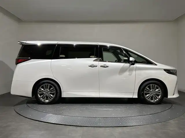 トヨタ アルファード Z 愛媛県 2024(令6)年 1.2万km プラチナホワイトパールマイカ ワンオーナー/純正14インチナビ/(Bluetooth/HDMI/フルセグ)/全周囲カメラ/レーダークルーズコントロール/デジタルインナーミラー/ワイヤレス充電/電動サイドサンシェード/ヘッドアップディスプレイ/オットマン/バックカメラウォッシャー/両側電動スライドドア/衝突被害軽減ブレーキ/前後コーナーセンサー/オートマチックハイビーム/オートライト/ガラスルーフ/パワーシート/ETC2.0/スペアキー/保証書/取扱説明書