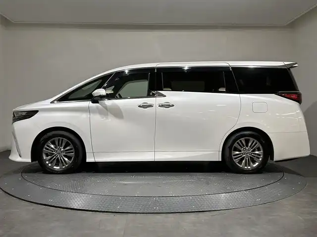トヨタ アルファード Z 愛媛県 2024(令6)年 1.2万km プラチナホワイトパールマイカ ワンオーナー/純正14インチナビ/(Bluetooth/HDMI/フルセグ)/全周囲カメラ/レーダークルーズコントロール/デジタルインナーミラー/ワイヤレス充電/電動サイドサンシェード/ヘッドアップディスプレイ/オットマン/バックカメラウォッシャー/両側電動スライドドア/衝突被害軽減ブレーキ/前後コーナーセンサー/オートマチックハイビーム/オートライト/ガラスルーフ/パワーシート/ETC2.0/スペアキー/保証書/取扱説明書