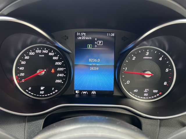 メルセデス・ベンツ Ｍ・ベンツ ＧＬＣ２２０ d 4マチック AMGライン 埼玉県 2022(令4)年 2.8万km オブシディアンブラック ワンオーナー/本革巻きステアリング/メモリナビ/ワンセグテレビ/バックカメラ/ETC/パワーバックドア/クルーズコントロール/ウッドパネル/運転席エアバッグ/助手席エアバッグ/サイドエアバッグ/ブレーキアシスト