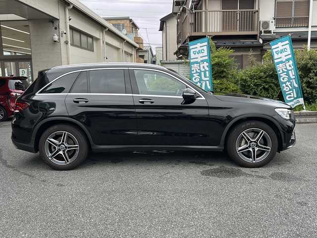 メルセデス・ベンツ Ｍ・ベンツ ＧＬＣ２２０ d 4マチック AMGライン 埼玉県 2022(令4)年 2.8万km オブシディアンブラック ワンオーナー/本革巻きステアリング/メモリナビ/ワンセグテレビ/バックカメラ/ETC/パワーバックドア/クルーズコントロール/ウッドパネル/運転席エアバッグ/助手席エアバッグ/サイドエアバッグ/ブレーキアシスト