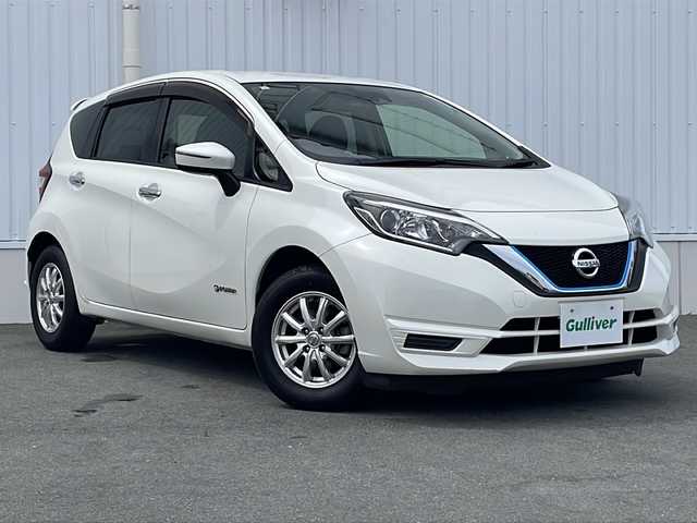 日産 ノート e－パワー X 三重県 2017(平29)年 4.6万km ブリリアントホワイトパール 社外ナビ/バックカメラ/衝突軽減ブレーキ/レーンキープアシスト/コーナーセンサー/前後ドライブレコーダー/スペアキー/オートライト/LEDヘッドライト/電動格納ミラー/ETC/電動格納ミラー/禁煙車
