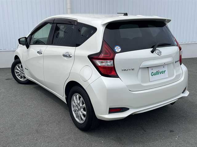 日産 ノート e－パワー X 三重県 2017(平29)年 4.6万km ブリリアントホワイトパール 社外ナビ/バックカメラ/衝突軽減ブレーキ/レーンキープアシスト/コーナーセンサー/前後ドライブレコーダー/スペアキー/オートライト/LEDヘッドライト/電動格納ミラー/ETC/電動格納ミラー/禁煙車