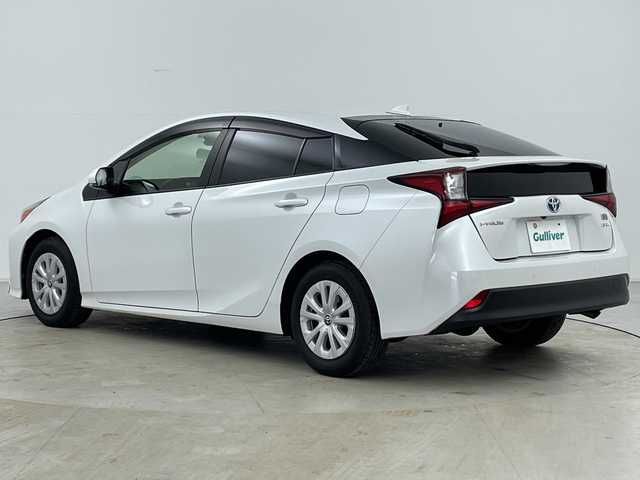 トヨタ プリウス SセーフティプラスⅡ 道央・札幌 2020(令2)年 7.8万km プラチナホワイトパールマイカ ・4WD/・社外ナビ＆TV＆BT＆CD＆DVD/・バックカメラ/・後席用モニター/・寒冷地仕様/・トヨタセーフティセンス/・レーントレーシングアシスト/・ブラインドスポットモニター/・アクティブクルーズコントロール/・横滑り防止装置/・AC100V/1500W/・フロントワイパーデアイサー/・ドアミラーヒーター/・オートマチックハイビーム/・LEDヘッドライト/・社外AW付冬タイヤ積載