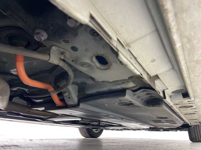 トヨタ プリウス SセーフティプラスⅡ 道央・札幌 2020(令2)年 7.8万km プラチナホワイトパールマイカ ・4WD/・社外ナビ＆TV＆BT＆CD＆DVD/・バックカメラ/・後席用モニター/・寒冷地仕様/・トヨタセーフティセンス/・レーントレーシングアシスト/・ブラインドスポットモニター/・アクティブクルーズコントロール/・横滑り防止装置/・AC100V/1500W/・フロントワイパーデアイサー/・ドアミラーヒーター/・オートマチックハイビーム/・LEDヘッドライト/・社外AW付冬タイヤ積載