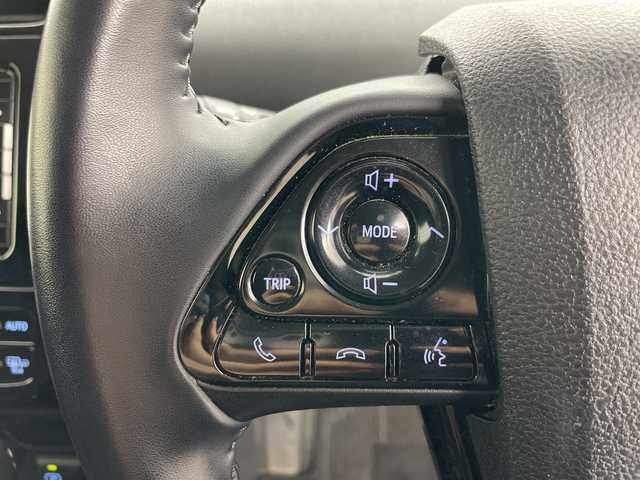 トヨタ プリウス SセーフティプラスⅡ 道央・札幌 2020(令2)年 7.8万km プラチナホワイトパールマイカ ・4WD/・社外ナビ＆TV＆BT＆CD＆DVD/・バックカメラ/・後席用モニター/・寒冷地仕様/・トヨタセーフティセンス/・レーントレーシングアシスト/・ブラインドスポットモニター/・アクティブクルーズコントロール/・横滑り防止装置/・AC100V/1500W/・フロントワイパーデアイサー/・ドアミラーヒーター/・オートマチックハイビーム/・LEDヘッドライト/・社外AW付冬タイヤ積載