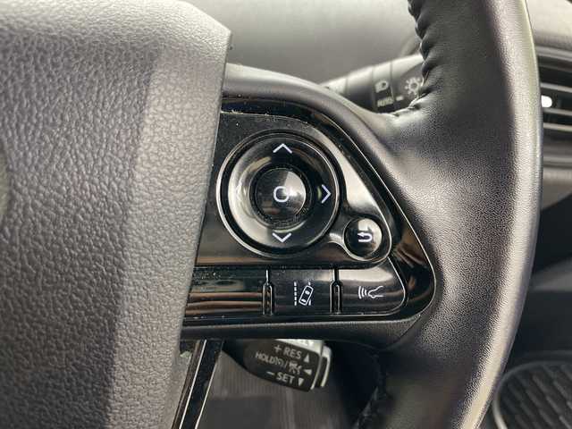 トヨタ プリウス SセーフティプラスⅡ 道央・札幌 2020(令2)年 7.8万km プラチナホワイトパールマイカ ・4WD/・社外ナビ＆TV＆BT＆CD＆DVD/・バックカメラ/・後席用モニター/・寒冷地仕様/・トヨタセーフティセンス/・レーントレーシングアシスト/・ブラインドスポットモニター/・アクティブクルーズコントロール/・横滑り防止装置/・AC100V/1500W/・フロントワイパーデアイサー/・ドアミラーヒーター/・オートマチックハイビーム/・LEDヘッドライト/・社外AW付冬タイヤ積載