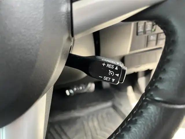 ダイハツ トール カスタムG SAⅡ 滋賀県 2017(平29)年 3.8万km パールホワイトⅢ 9インチナビ（BLUETOOTH/SD/DVD/CD/フルセグ）/ETC/両側パワースライドドア/全周囲カメラ/クルーズコントロール/アイドリングストップ/衝突軽減装置/横滑り防止装置/前方ドライブレコーダー/ドアバイザー/プッシュスタート