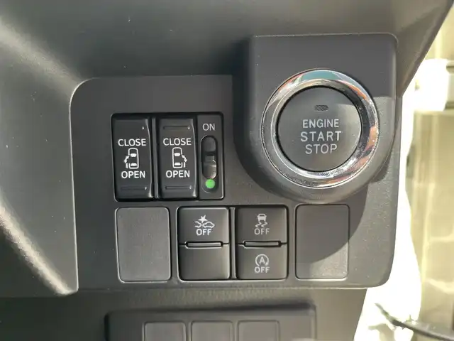 ダイハツ トール カスタムG SAⅡ 滋賀県 2017(平29)年 3.8万km パールホワイトⅢ 9インチナビ（BLUETOOTH/SD/DVD/CD/フルセグ）/ETC/両側パワースライドドア/全周囲カメラ/クルーズコントロール/アイドリングストップ/衝突軽減装置/横滑り防止装置/前方ドライブレコーダー/ドアバイザー/プッシュスタート