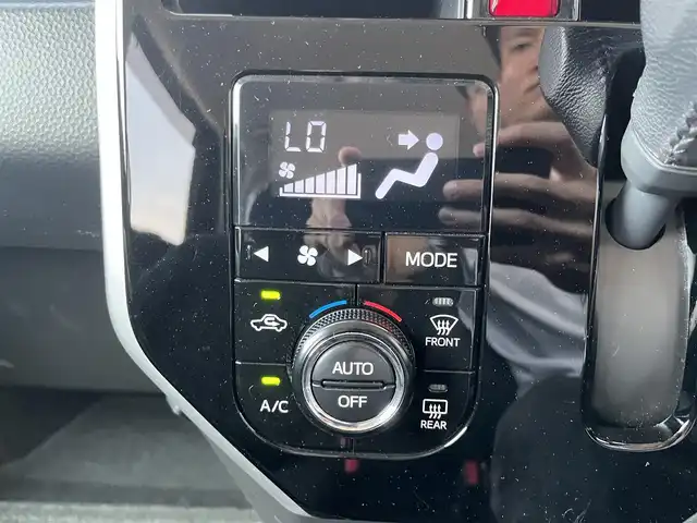 ダイハツ トール カスタムG SAⅡ 滋賀県 2017(平29)年 3.8万km パールホワイトⅢ 9インチナビ（BLUETOOTH/SD/DVD/CD/フルセグ）/ETC/両側パワースライドドア/全周囲カメラ/クルーズコントロール/アイドリングストップ/衝突軽減装置/横滑り防止装置/前方ドライブレコーダー/ドアバイザー/プッシュスタート