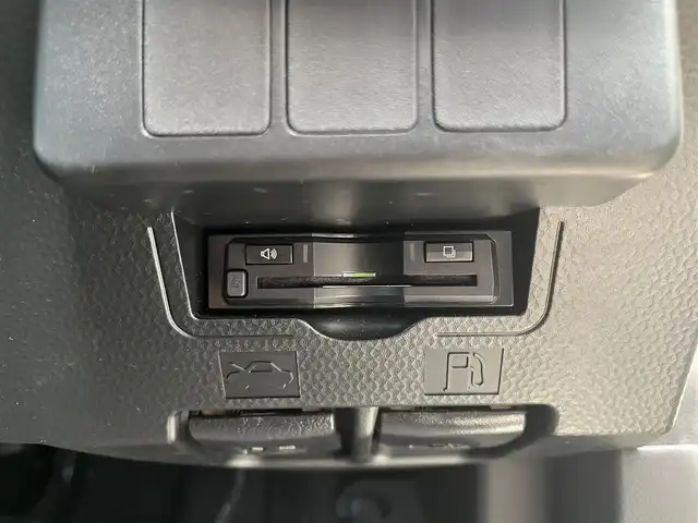 ダイハツ トール カスタムG SAⅡ 滋賀県 2017(平29)年 3.8万km パールホワイトⅢ 9インチナビ（BLUETOOTH/SD/DVD/CD/フルセグ）/ETC/両側パワースライドドア/全周囲カメラ/クルーズコントロール/アイドリングストップ/衝突軽減装置/横滑り防止装置/前方ドライブレコーダー/ドアバイザー/プッシュスタート