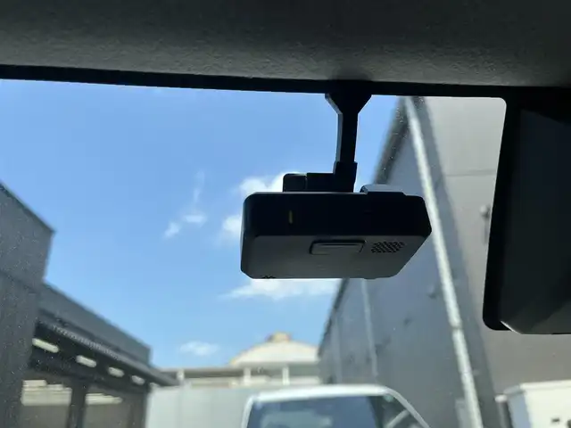 ダイハツ トール カスタムG SAⅡ 滋賀県 2017(平29)年 3.8万km パールホワイトⅢ 9インチナビ（BLUETOOTH/SD/DVD/CD/フルセグ）/ETC/両側パワースライドドア/全周囲カメラ/クルーズコントロール/アイドリングストップ/衝突軽減装置/横滑り防止装置/前方ドライブレコーダー/ドアバイザー/プッシュスタート