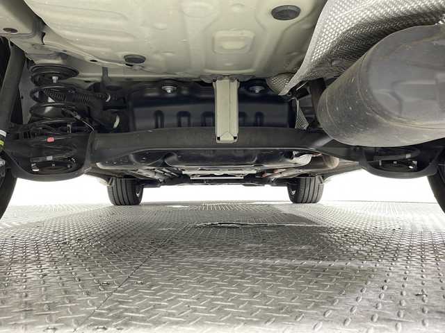 トヨタ カローラ クロス ハイブリッド Z 沖縄県 2022(令4)年 2.3万km プラチナホワイトパールマイカ 県外仕入　/禁煙車　/純正９インチディスプレイオーディオ　/バックカメラ/モデリスタエアロ　/パノラマルーフ　/パワーバックドア　/レーダークルーズコントロール　/ブラインドスポットモニター　/オートハイビーム　/パワーシート　/シートヒーター/ステアリングリモコン/オートブレーキホールド