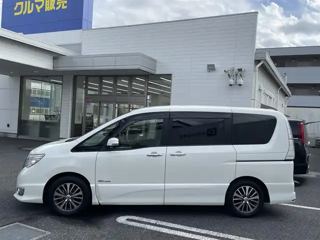 日産 セレナ ハイウェイS S HV Aセーフ 埼玉県 2014(平26)年 13万km ブリリアントホワイトパール (株)IDOMが運営する【じしゃロン鳩ヶ谷店】の自社ローン専用車両になりますこちらは現金またはオートローンご利用時の価格です。自社ローンご希望の方は別途その旨お申付け下さい/クロスギアパッケージ装着車/カプロンシート/純正SDナビ(品番:MM514D-L)/HDMI対応/ETC/アラウンドビューモニター/社外フリップダウンモニター(品番:EONON　L0512M)/エマージェンシーブレーキ/LDW(車線逸脱警報)/前後ドライブレコーダー(品番:DRV-MR745)/両側パワースライドドア/後席ロールサンシェード/電格ウインカーミラー/ドアバイザー/クロスギア純正16インチAW/革巻ステアリング/フォグランプ/背面テーブル×2/プッシュスタート/スマートキー/スペアキー×1/オートライト/アイドリングストップ