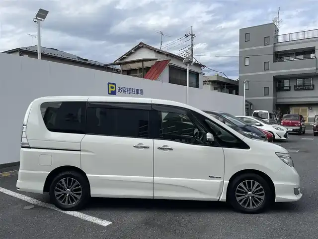 日産 セレナ ハイウェイS S HV Aセーフ 埼玉県 2014(平26)年 13万km ブリリアントホワイトパール (株)IDOMが運営する【じしゃロン鳩ヶ谷店】の自社ローン専用車両になりますこちらは現金またはオートローンご利用時の価格です。自社ローンご希望の方は別途その旨お申付け下さい/クロスギアパッケージ装着車/カプロンシート/純正SDナビ(品番:MM514D-L)/HDMI対応/ETC/アラウンドビューモニター/社外フリップダウンモニター(品番:EONON　L0512M)/エマージェンシーブレーキ/LDW(車線逸脱警報)/前後ドライブレコーダー(品番:DRV-MR745)/両側パワースライドドア/後席ロールサンシェード/電格ウインカーミラー/ドアバイザー/クロスギア純正16インチAW/革巻ステアリング/フォグランプ/背面テーブル×2/プッシュスタート/スマートキー/スペアキー×1/オートライト/アイドリングストップ