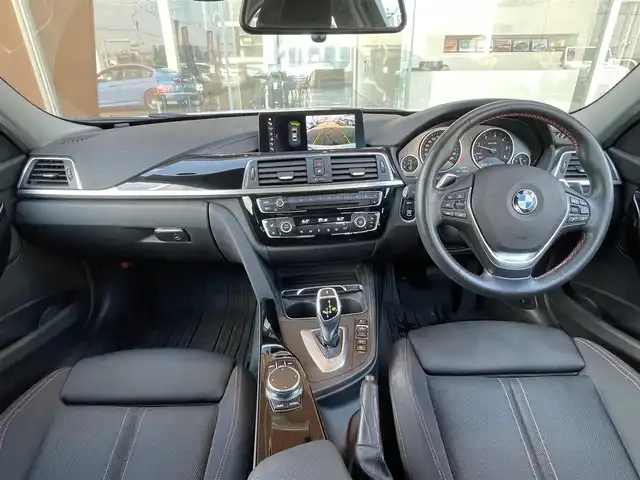 ＢＭＷ ３２０ｄ スポーツ 鹿児島県 2018(平30)年 5.6万km 白 禁煙車/純正ナビ/Bluetooth/CD/DVD/ETC/USB入力端子/クルーズコントロール/パワーシート/純正フロアマット/ドライブレコーダー/コーナーセンサー前後/横滑り防止装置/レーンキープアシスト/衝突被害軽減システム/保証書/取扱説明書