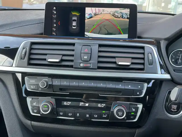 ＢＭＷ ３２０ｄ スポーツ 鹿児島県 2018(平30)年 5.6万km 白 禁煙車/純正ナビ/Bluetooth/CD/DVD/ETC/USB入力端子/クルーズコントロール/パワーシート/純正フロアマット/ドライブレコーダー/コーナーセンサー前後/横滑り防止装置/レーンキープアシスト/衝突被害軽減システム/保証書/取扱説明書