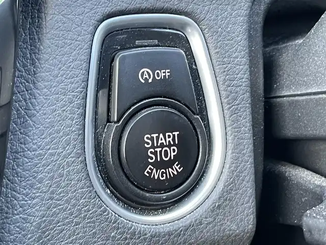 ＢＭＷ ３２０ｄ スポーツ 鹿児島県 2018(平30)年 5.6万km 白 禁煙車/純正ナビ/Bluetooth/CD/DVD/ETC/USB入力端子/クルーズコントロール/パワーシート/純正フロアマット/ドライブレコーダー/コーナーセンサー前後/横滑り防止装置/レーンキープアシスト/衝突被害軽減システム/保証書/取扱説明書