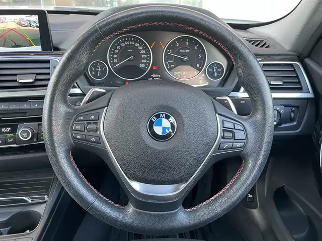 ＢＭＷ ３２０ｄ スポーツ 鹿児島県 2018(平30)年 5.6万km 白 禁煙車/純正ナビ/Bluetooth/CD/DVD/ETC/USB入力端子/クルーズコントロール/パワーシート/純正フロアマット/ドライブレコーダー/コーナーセンサー前後/横滑り防止装置/レーンキープアシスト/衝突被害軽減システム/保証書/取扱説明書