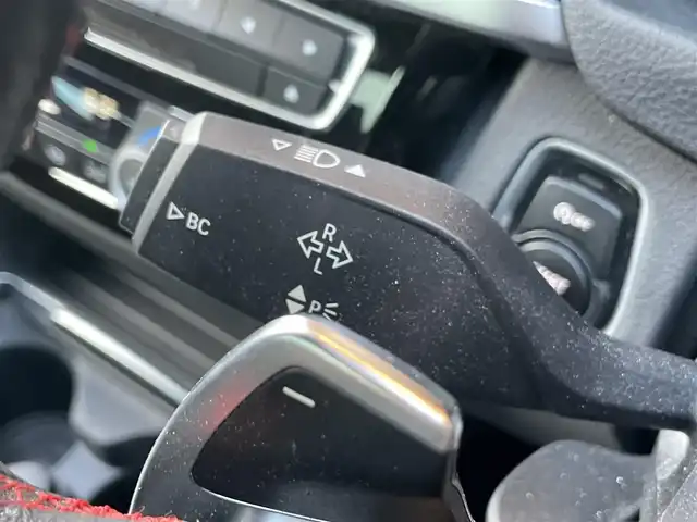 ＢＭＷ ３２０ｄ スポーツ 鹿児島県 2018(平30)年 5.6万km 白 禁煙車/純正ナビ/Bluetooth/CD/DVD/ETC/USB入力端子/クルーズコントロール/パワーシート/純正フロアマット/ドライブレコーダー/コーナーセンサー前後/横滑り防止装置/レーンキープアシスト/衝突被害軽減システム/保証書/取扱説明書