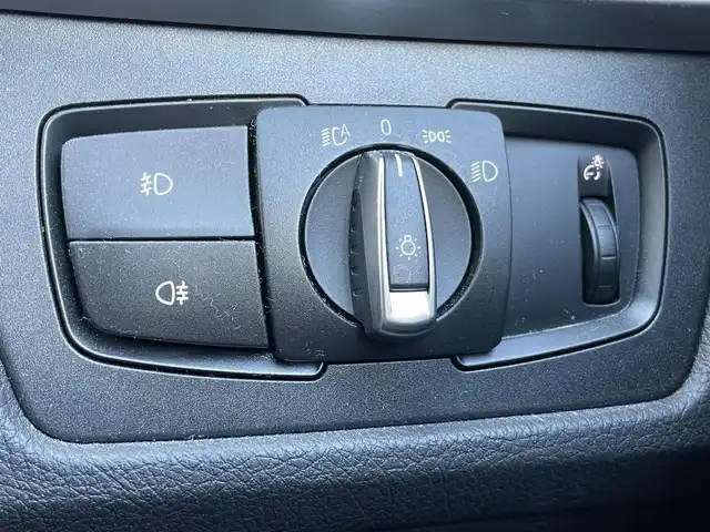 ＢＭＷ ３２０ｄ スポーツ 鹿児島県 2018(平30)年 5.6万km 白 禁煙車/純正ナビ/Bluetooth/CD/DVD/ETC/USB入力端子/クルーズコントロール/パワーシート/純正フロアマット/ドライブレコーダー/コーナーセンサー前後/横滑り防止装置/レーンキープアシスト/衝突被害軽減システム/保証書/取扱説明書