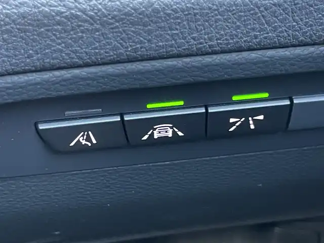 ＢＭＷ ３２０ｄ スポーツ 鹿児島県 2018(平30)年 5.6万km 白 禁煙車/純正ナビ/Bluetooth/CD/DVD/ETC/USB入力端子/クルーズコントロール/パワーシート/純正フロアマット/ドライブレコーダー/コーナーセンサー前後/横滑り防止装置/レーンキープアシスト/衝突被害軽減システム/保証書/取扱説明書