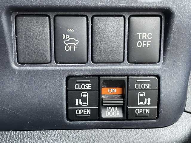 トヨタ ノア ハイブリッド G 沖縄県 2015(平27)年 18.5万km ボルドーマイカメタリック 純正ナビ・TV・Bluetooth・CD/DVD/バックカメラ/フリップダウンモニター/両側パワースライドドア/ETC/オートライト/LEDヘッドライト/シートヒーター/セーフティセンスC