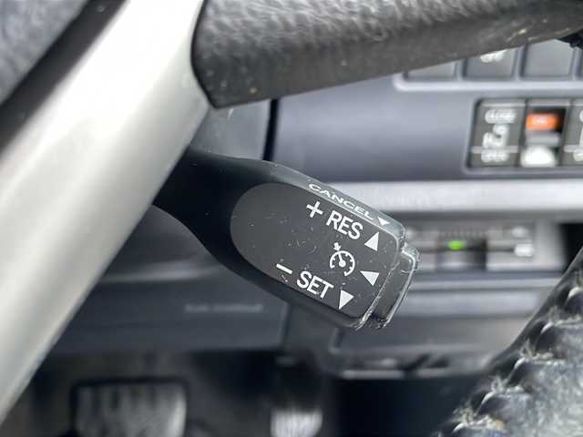 トヨタ ノア ハイブリッド G 沖縄県 2015(平27)年 18.5万km ボルドーマイカメタリック 純正ナビ・TV・Bluetooth・CD/DVD/バックカメラ/フリップダウンモニター/両側パワースライドドア/ETC/オートライト/LEDヘッドライト/シートヒーター/セーフティセンスC